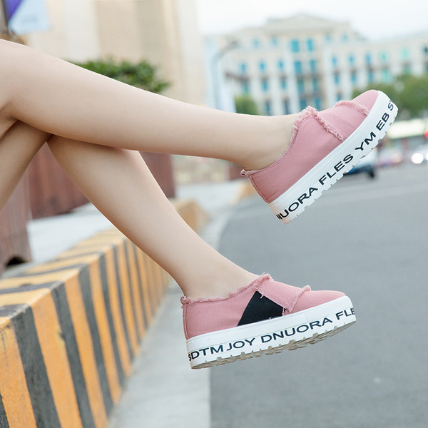 Ενδιαφέρουσα γυναικεία μοντέλα μοκασίνια  σε τρία χρώματα