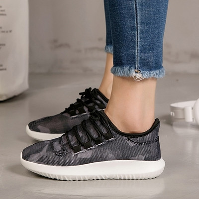 Γυναικεία αθλητικά παπούτσια σε τρία χρώματα