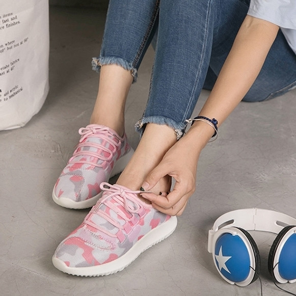 Γυναικεία αθλητικά παπούτσια  σε τρία χρώματα