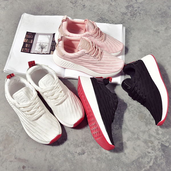 Αθλητικά γυναικεία παπούτσια με πολύ άνετη σόλα σε τρία χρώματα σε καθαρό μοτίβο