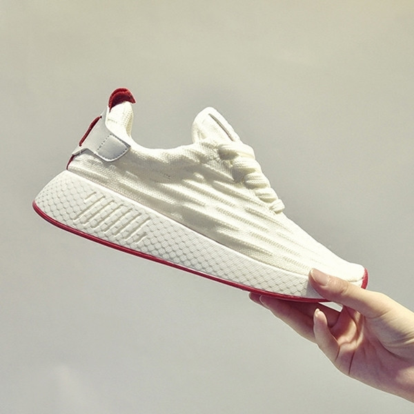 Αθλητικά γυναικεία παπούτσια με πολύ άνετη σόλα σε τρία χρώματα σε καθαρό μοτίβο