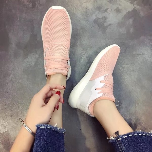 Όμορφα αθλητικά γυναικεία παπούτσιασε γκρι και ροζ χρώμα