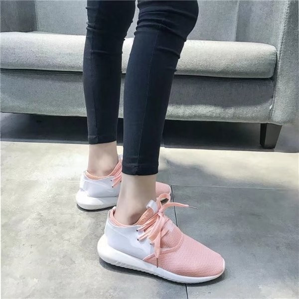 Όμορφα αθλητικά γυναικεία παπούτσιασε γκρι και ροζ χρώμα