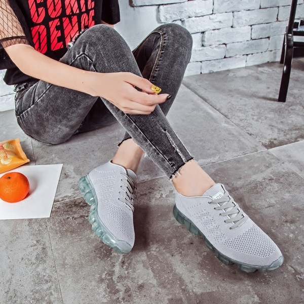 Αθλητικά γυναικεία παπούτσια  σε τρία χρώματα