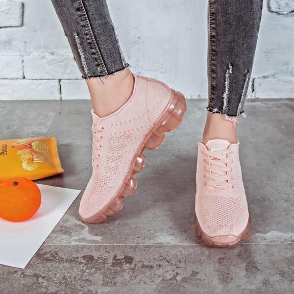 Αθλητικά γυναικεία παπούτσια  σε τρία χρώματα