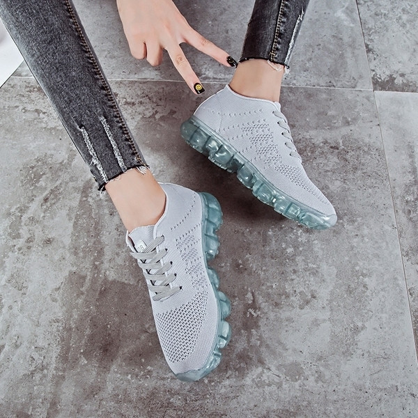 Αθλητικά γυναικεία παπούτσια  σε τρία χρώματα