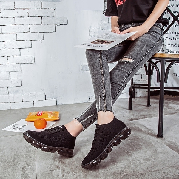 Αθλητικά γυναικεία παπούτσια  σε τρία χρώματα