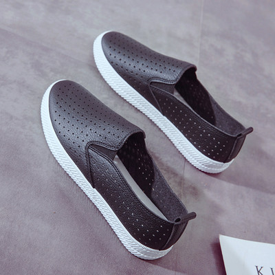 Γυναικεία αναπνεύσιμα παπούτσια σε λευκό και μαύρο χρώμα