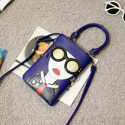 Интересна дамска чанта в три цвята с тънка дръжка