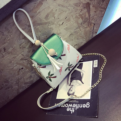 Красива лятна дамска чанта с къса и дълга метална дръжка