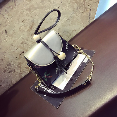 Красива лятна дамска чанта с къса и дълга метална дръжка