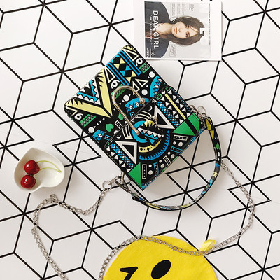 Шарена дамска чанта с метална дръжка и в три разцветки