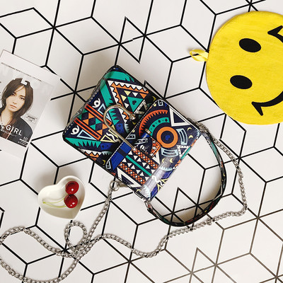 Шарена дамска чанта с метална дръжка и в три разцветки