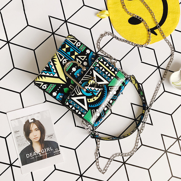 Шарена дамска чанта с метална дръжка и в три разцветки