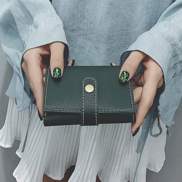 Мини дамски портфейл в семпъл модел и в пет цвята