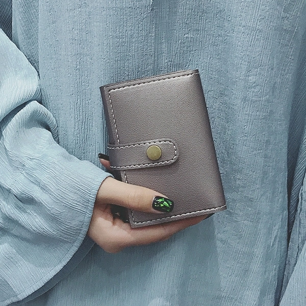 Мини дамски портфейл в семпъл модел и в пет цвята