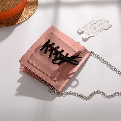 Стилна дамска чанта в четири цвята с метална дръжка и с връзки