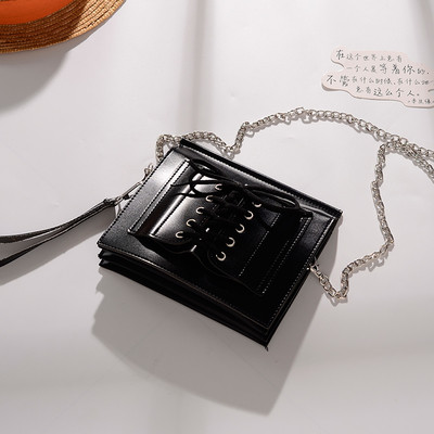 Стилна дамска чанта в четири цвята с метална дръжка и с връзки