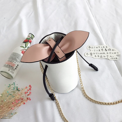 Интересна дамска чанта в четири цвята