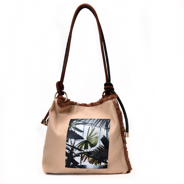 Ежедневна дамска чанта в три цвята, с апликация