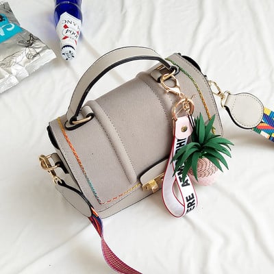 Лятна дамска чанта с цветна широка дръжка и с декорация на ананас