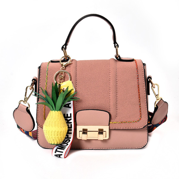 Лятна дамска чанта с цветна широка дръжка и с декорация на ананас