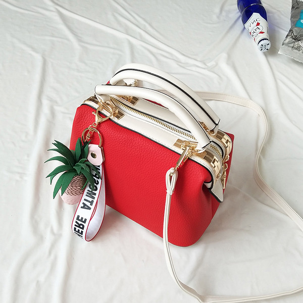 Красива дамска чанта с декорация ананас и надпис в четири цвята