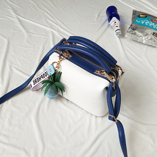 Красива дамска чанта с декорация ананас и надпис в четири цвята