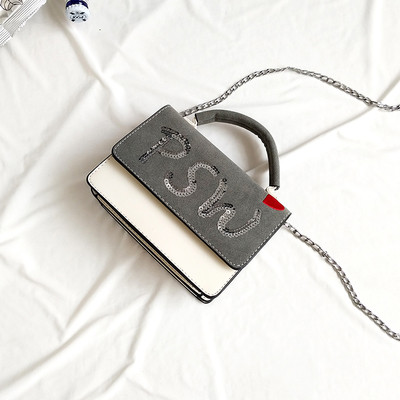 Ежедневна дамска чанта с метална дръжка и с декорация пайети