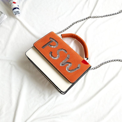 Ежедневна дамска чанта с метална дръжка и с декорация пайети