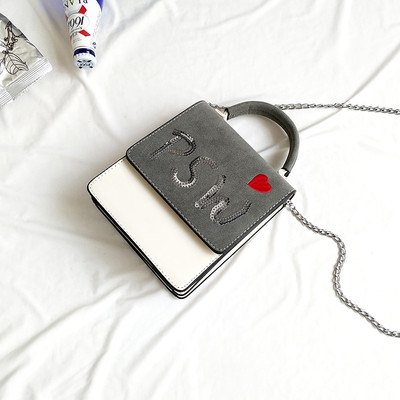 Ежедневна дамска чанта с метална дръжка и с декорация пайети