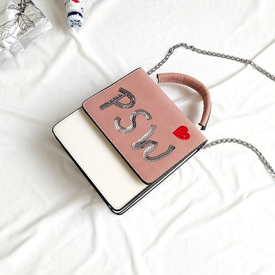 Ежедневна дамска чанта с метална дръжка и с декорация пайети