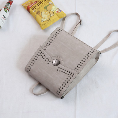 Κομψό σακίδιο με μεταλλική διακόσμηση σε τέσσερα χρώματα