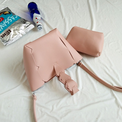 Стилна дамска чанта в интересна форма + портмоне в три цвята