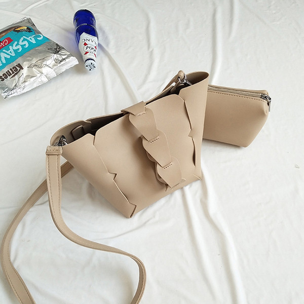 Стилна дамска чанта в интересна форма + портмоне в три цвята