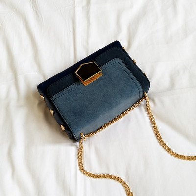 Красива дамска чанта с метална дръжка в два цвята