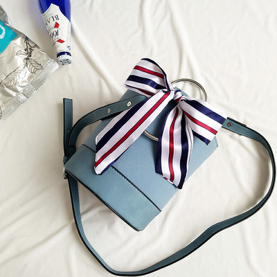 Красива и ежедневна дамска чанта с панделка