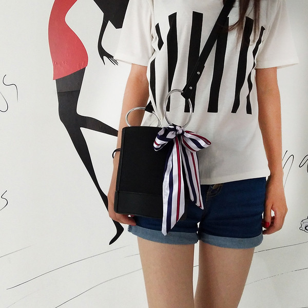 Красива и ежедневна дамска чанта с панделка