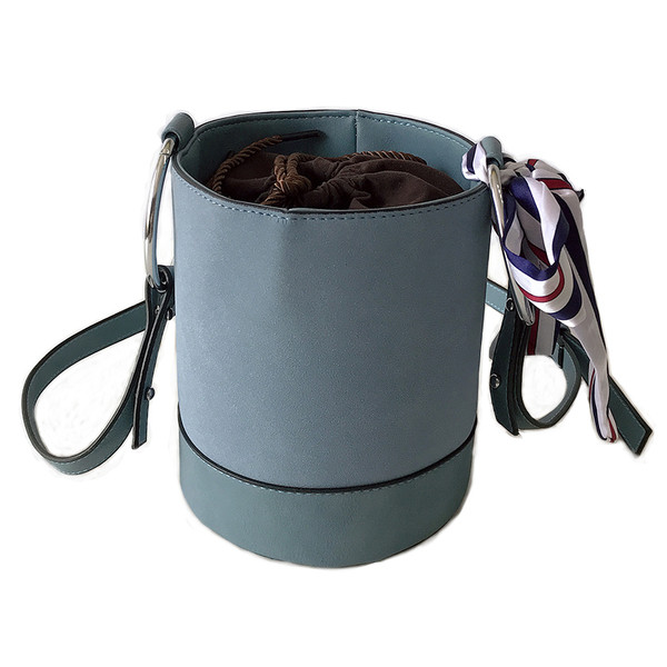 Красива и ежедневна дамска чанта с панделка