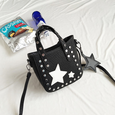 Мини дамска чанта с метална декорация и звездичка