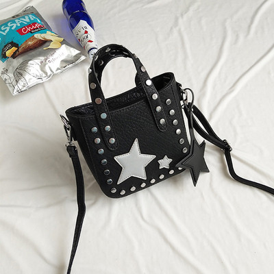 Мини дамска чанта с метална декорация и звездичка