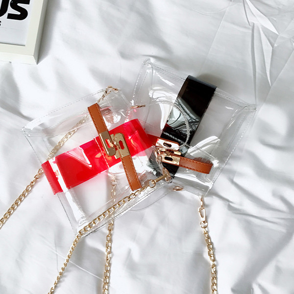 Актуална и прозрачна дамска чанта с метална дръжка