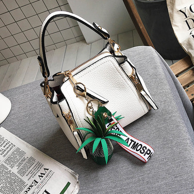 Много модерна дамска чата с две дръжки и с декорация ананас