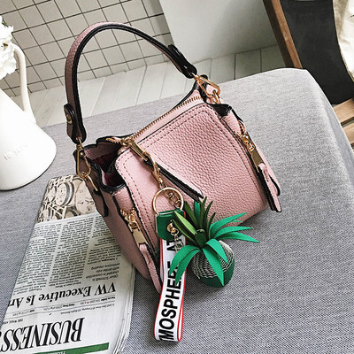 Много модерна дамска чата с две дръжки и с декорация ананас