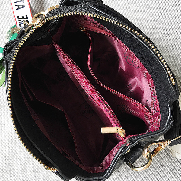 Много модерна дамска чата с две дръжки и с декорация ананас