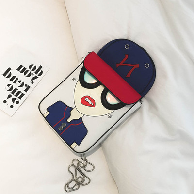 Стилна дамска чанта с апликация и с метална дръжка в три цвята