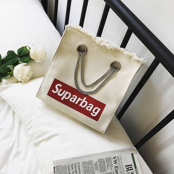 Практична дамска чанта метална дръжка и с надпис