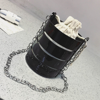 Интересна мини дамска чанта в два цвята с метална дръжка