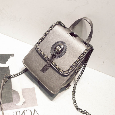 Стилна дамска чанта с метална дръжка в четири цвята