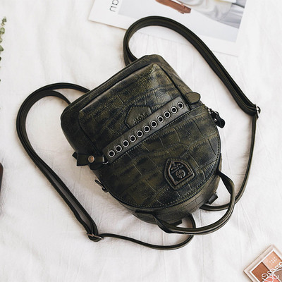 Κομψό μίνι γυναικείο σακίδιο σε τέσσερα χρώματα με μεταλλική διακόσμηση